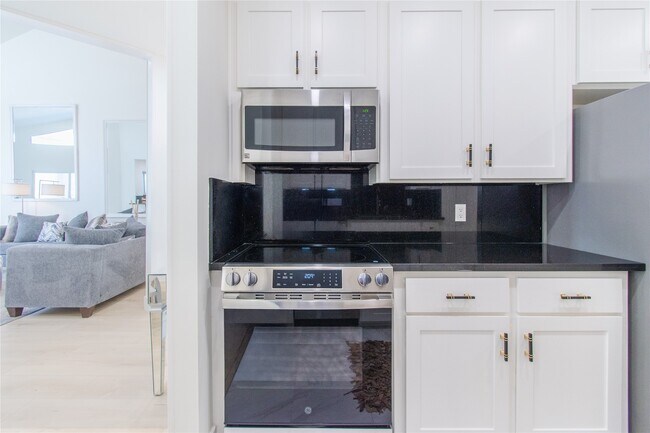 Building Photo - 727 Bunker Hill Rd