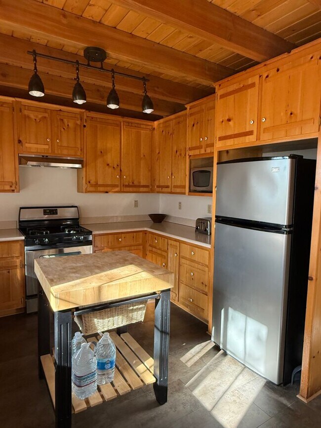 Building Photo - Beautiful Crestline Home - Private & Peaceful