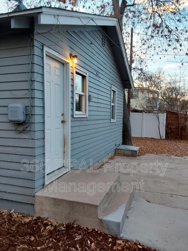 Building Photo - 1431 11 Street, Unit 1/2