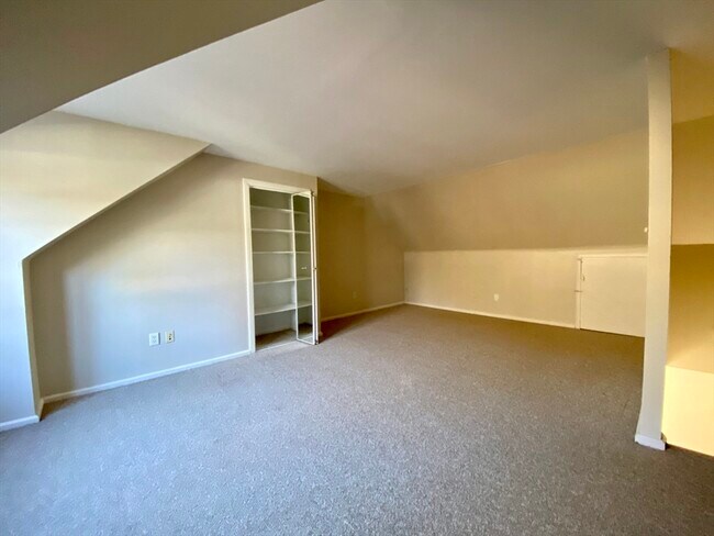 Building Photo - 12 Cedar St