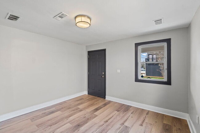 Building Photo - 934 Garibaldi St SW