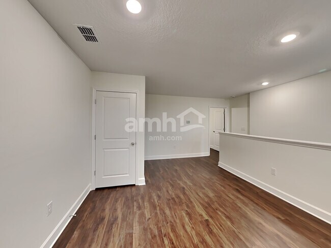 Building Photo - 1077 Walden Pond Dr