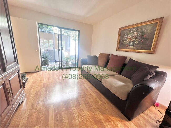 Building Photo - Remodeled Sunrise Community Single Story Condo! Pets Negotiable! Great Schools & Central A/C!!