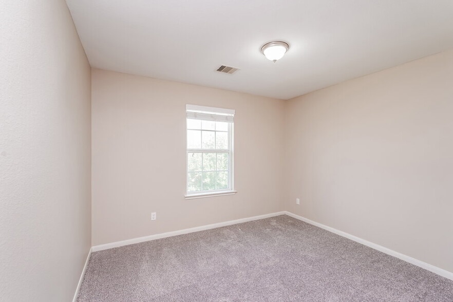 Building Photo - 21811 Octavia Way