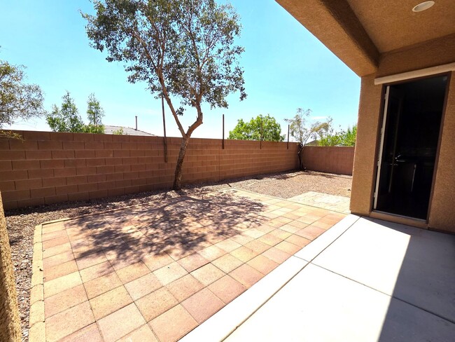 Building Photo - 3 Bedroom Single Story in Providence Gated Community