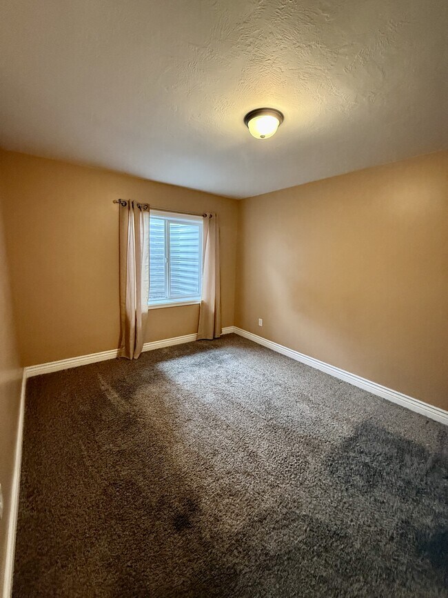 Building Photo - 4427 Lago Grande Dr