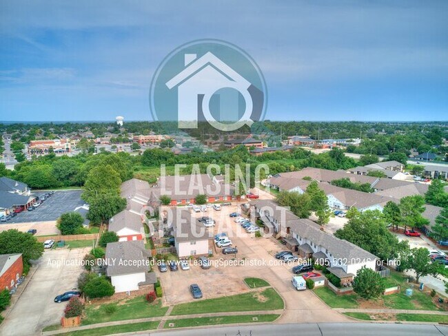 Building Photo - West Norman 2 Bed 1.5 Bath!