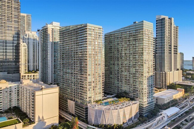 Building Photo - 1111 SW 1st Ave