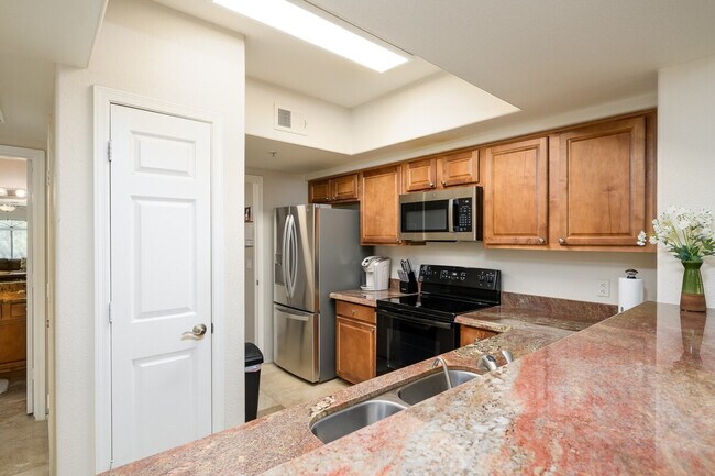 Building Photo - 15095 N Thompson Peak Pkwy