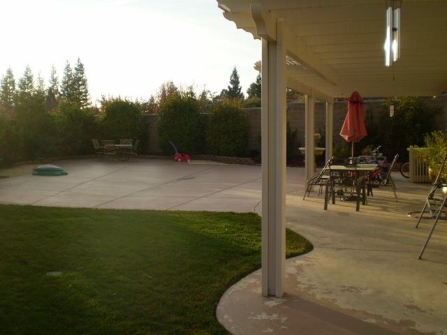 Building Photo - Beautifully Maintained and Upgraded Parkwa...