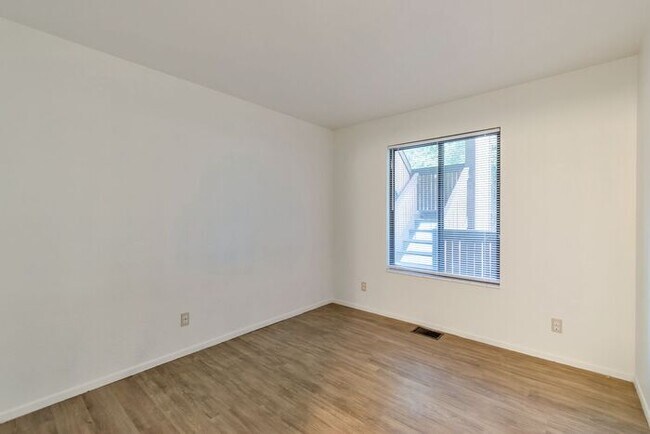 Building Photo - Cozy Midvale Condo - AVAILABLE NOW!