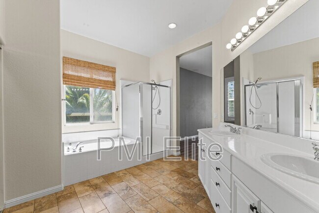 Building Photo - 34677 Desert Rd