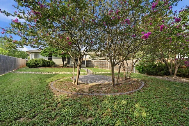 Building Photo - 920 Coronation Way