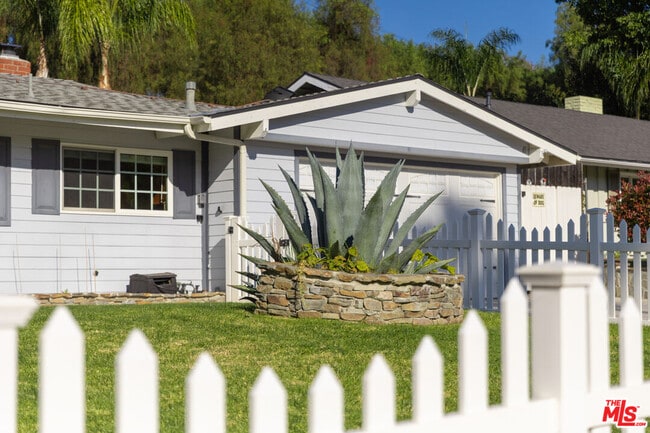 Building Photo - 1921 El Monte Dr