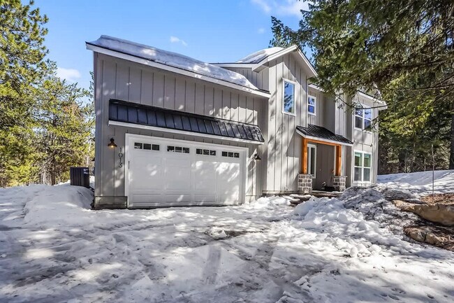 Building Photo - 1013 Yew Wood St