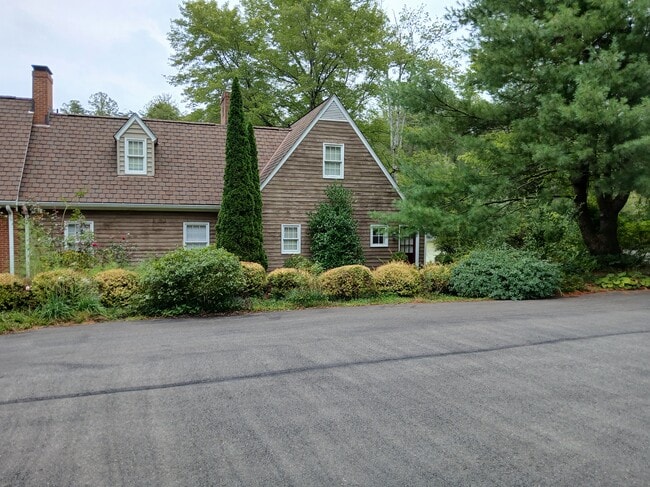 Primary Photo - 64 Coakley Ln