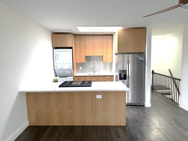 Building Photo - 101-13 Ascan Ave