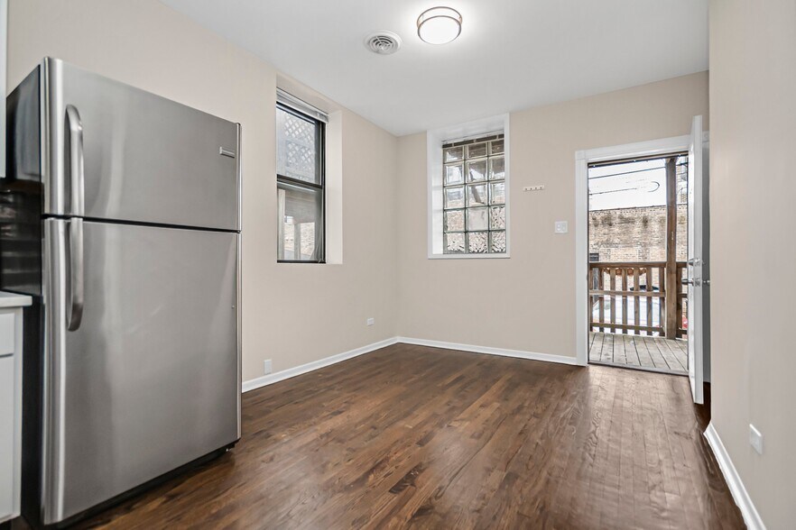 Building Photo - 1739 W Beach Ave