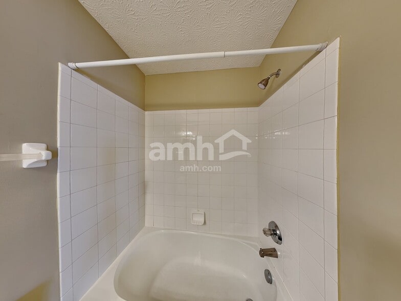 Building Photo - 5979 Haydens Crossing Blvd