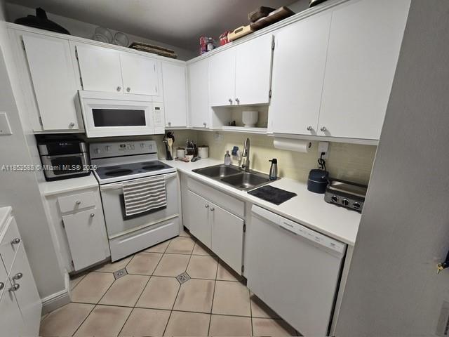 Building Photo - 1440 Brickell Bay Dr