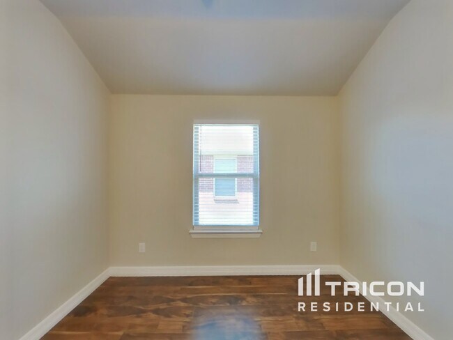 Building Photo - 1504 Rosson Rd