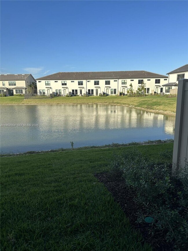 Building Photo - 2163 Appleton Cir S