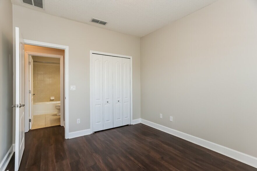 Building Photo - 4475 Ellipse Dr