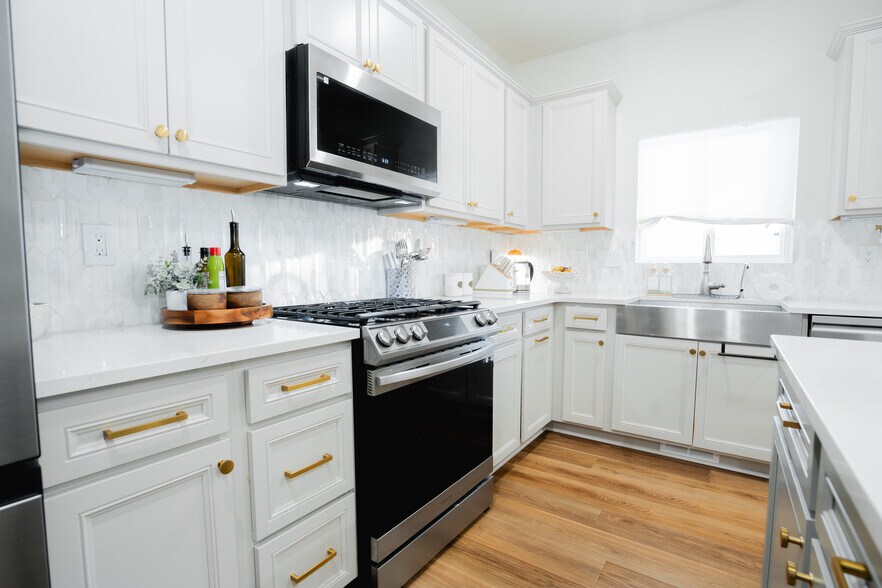 Building Photo - 6037 Fieldstone Cir