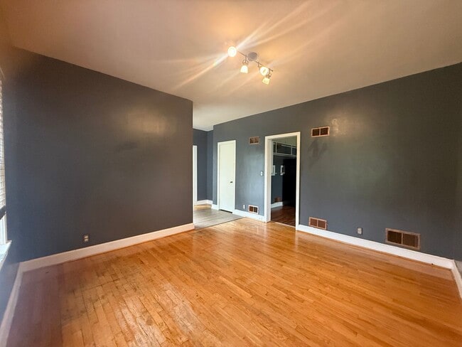 Building Photo - 3 Bedroom 1 Bathroom Home in Greeneville, TN