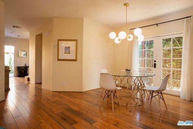 Building Photo - 443 Villaggio N