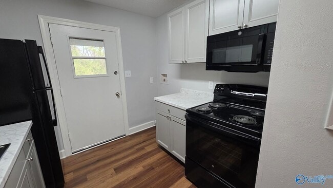 Building Photo - 628 Canterbury Ave SW