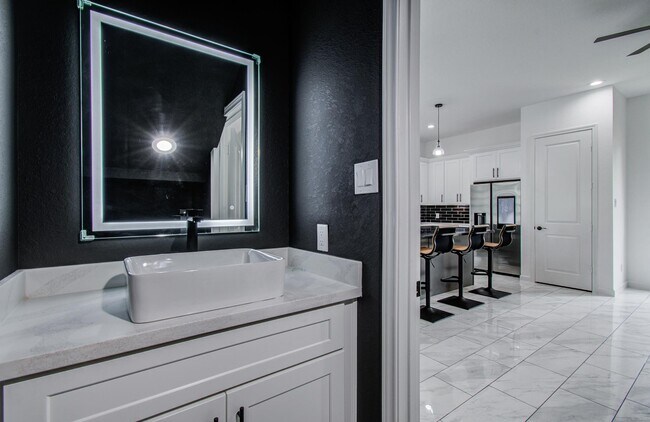 Building Photo - 5905 Crest Ct