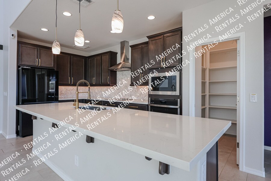 Building Photo - 11128 S 54th Ln