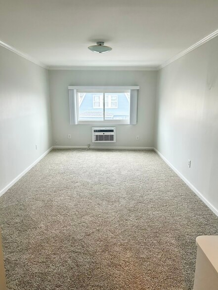 Master Bedroom - 10 Devon Ter