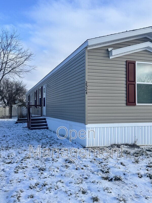 Building Photo - 301 Mantle Ave