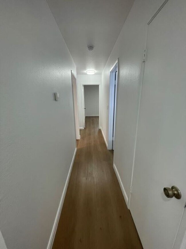 Building Photo - Completely remodeled condo in Union City has all the bells & whistles.