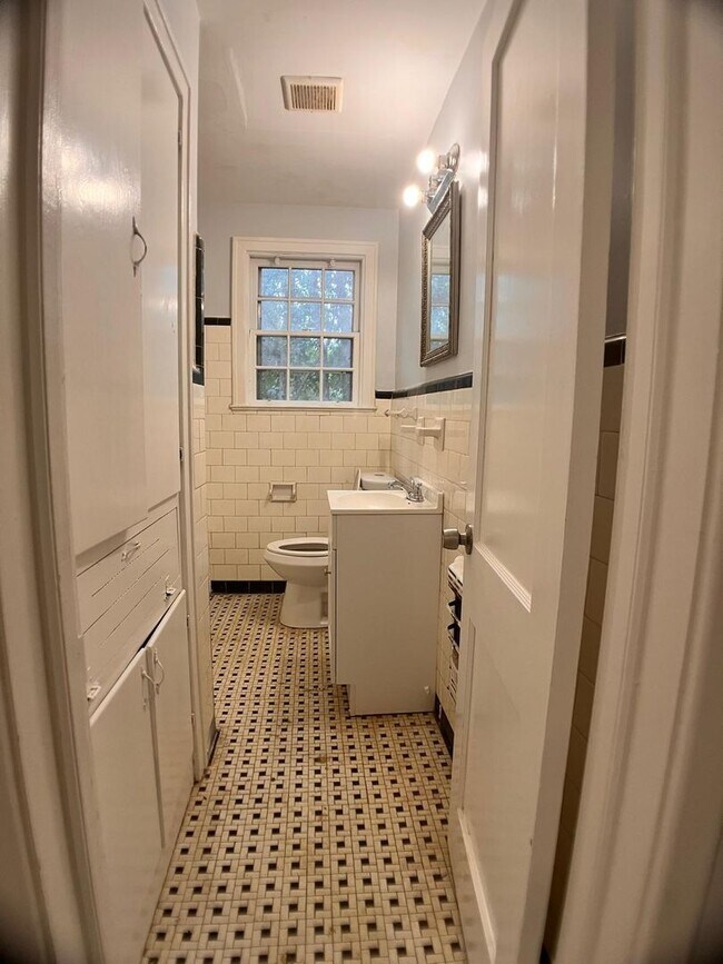 Building Photo - 2218 Palmetto St