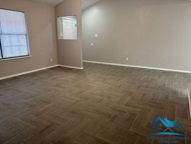 Building Photo - For Rent - 3 Bed/ 2 Bath in the Bluffs