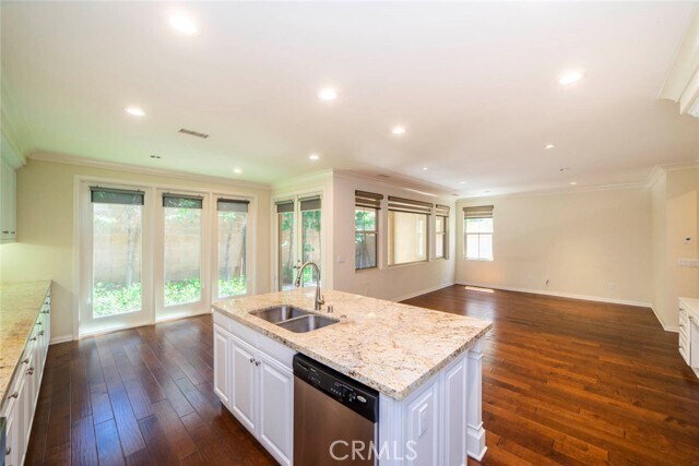 Building Photo - 33 Bromeliad