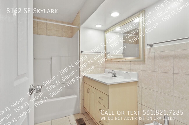 Building Photo - 8162 SE Skylark Ave