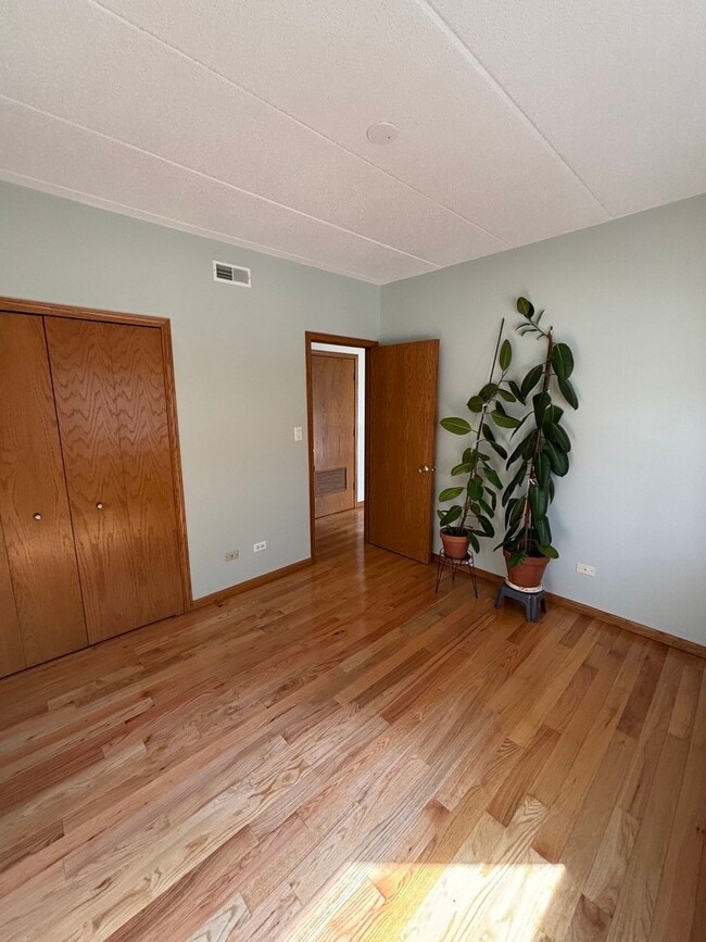 Building Photo - 9439 S 79th Ave