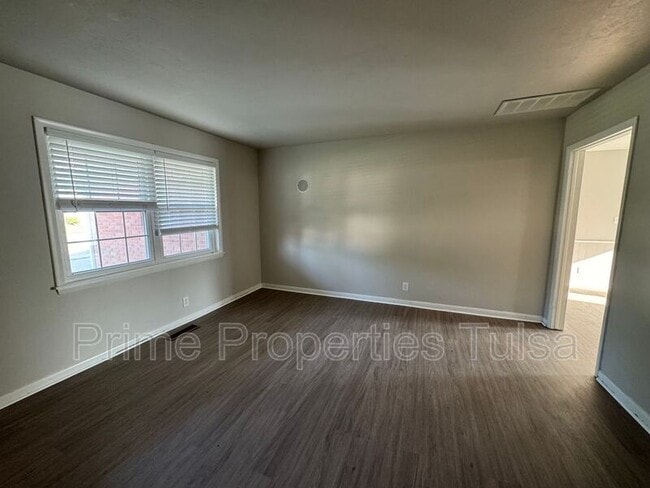 Building Photo - 1525 S 122nd E Ave