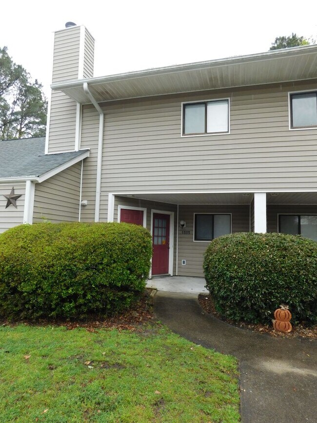 Building Photo - 1505 College Way