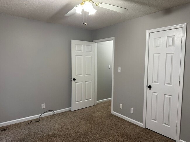 Building Photo - Charming 3 bd/2 ba with Basement!! Home Near Ft Campbell!