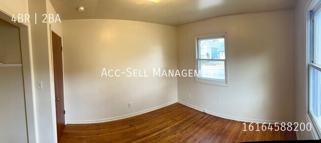 Building Photo - 530 Hall St SE