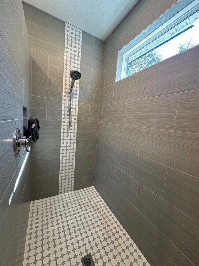 Building Photo - 4819 Whitewood Rd