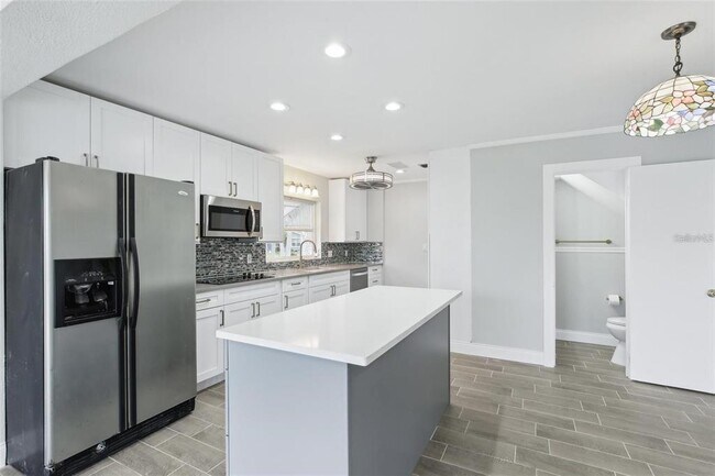 Building Photo - 8706 Elmwood Ln