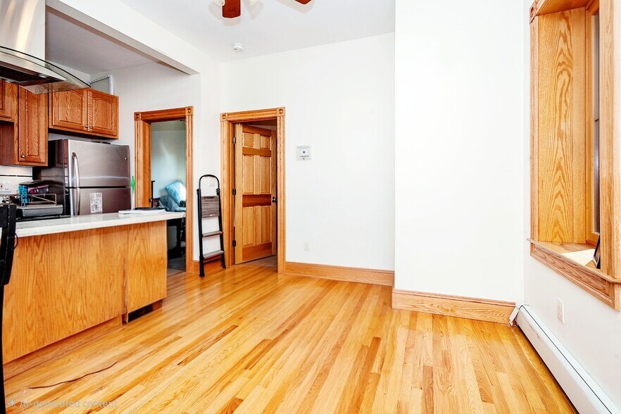 Building Photo - 102 Myrtle St