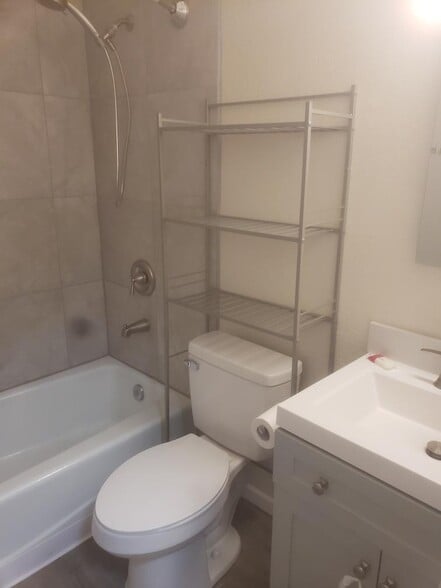 Building Photo - 12220 Menaul Blvd NE