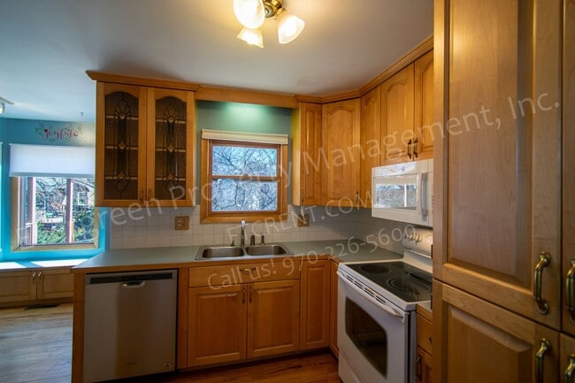 Building Photo - 2206 Wakefield Dr